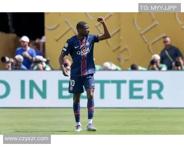 巴黎圣日耳曼挖角利物浦巨星，引发球迷热议和质疑