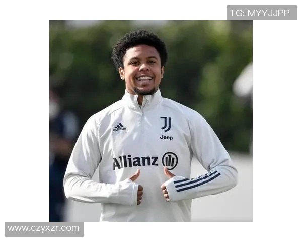 利沃夫斯基完美助攻破门,锋利如刀的传球火力! 利沃夫斯基完美助攻破门,锋利如刀的传球火力!